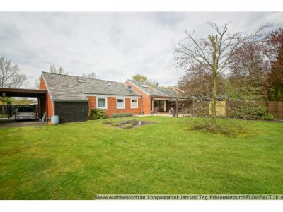 Gepflegtes Reihenendhaus mit Garage, Carport und großem Grundstück