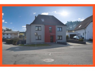 Freistehendes Zweifamilienhaus mit viel Platz zum Toben in sonniger Wohnlage!