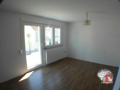 Helle, neu renovierte 2 Zimmer-Wohnung mit Einbauküche in Bechhofen