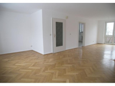 WOHNWELT IMMOBILIEN: Attraktive 4 Zimmer-Wohnung mit kleinem Balkon in guter Lage