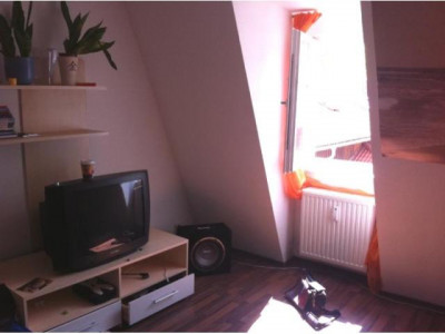 Dachgeschoss 1-Raumwohnung mit geräumiger Zimmeraufteilung - frei ab sofort