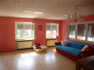 Zentrumsnahe, großzügige, helle und moderne 3 Zi.-Whg 1. OG, 94 m² Wfl., Stellplatz in Feuchtwangen