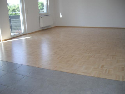 Neuwertig Exclusive/Moderne/Helle 3 1/2 Z.-Wohnung mit Südbalkon im Neubaugebiet Sennf/Rempertshag