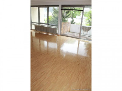 Tag helle exklusive 2 Zimmer Wohnung mit Einbauküche und Süd Balkon am SchöntalPark!