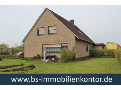 Pewsum ! Einfamilienhaus mit Pkw-Stellplatz, Terrasse und Gartenanlage in ruh. Wohnlage !