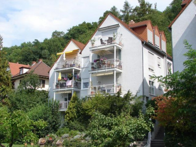 WEINHEIM: LICHT-DURCHFLUTETE, MODERNE 2 ZKB TERRASSEN - WOHNUNG MIT GARTEN UND BLICK ÜBER DIE STADT!