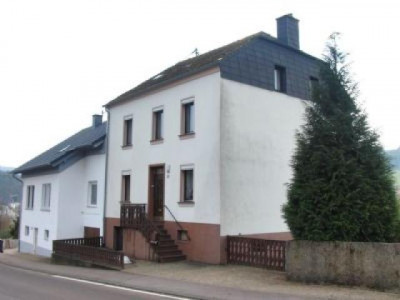 Zweifamilienhaus in ruhiger Ortsrandlage