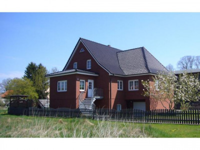 Einfamilienhaus in ländlicher Gegend mit kleinem Grundstück