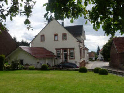 Stilvolles Sandsteinhaus  für 1-2 Familien mit goßem Grundstück