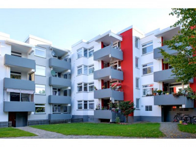 Haben Sie Ihre Kinder direkt vom Balkon im Blick! Spielplatz im Grünen direkt am Haus.