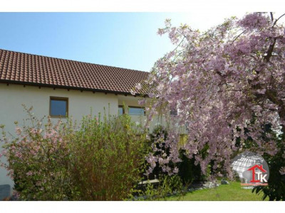 Sehr gepflegt! großzügige 4ZW mit Balkon im 1. Stock eines 2FH in Hirschaid