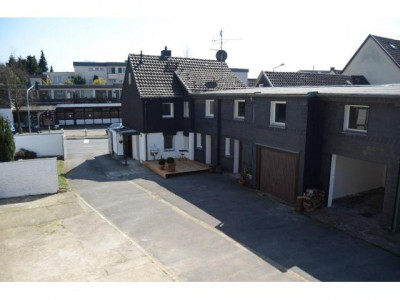 ImmoCompass * Provisionsfrei * Wohnen + Arbeiten möglich * saniertes Fachwerkhaus mit Kachelkamin, Gewerbetrakt + Gewerbehoffläche z.B. für Handwerksbetrieb möglich * ca. 168 m² Wohn-/Nutzfl. * ca. 500 m² Grund