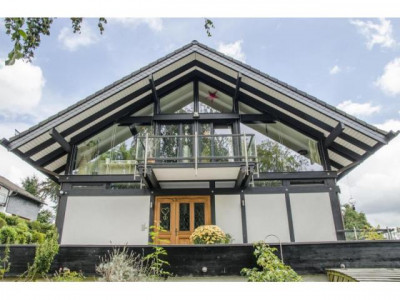 Exklusives Einfamilienhaus mit modernster Technik und Einliegerwohnung!