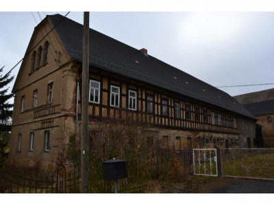 IHR-IMMOBILIENCENTER.DE  -  Großer Bauernhof in idyllischer Ortsrandlage Nähe Schmölln