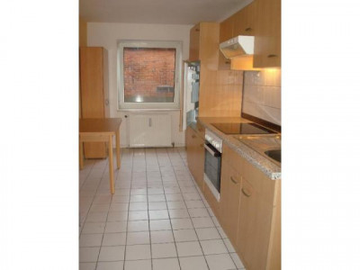 Hübsche u. große 3 Zimmer EG Wohnung mit großer Terrasse in Seth zu mieten!