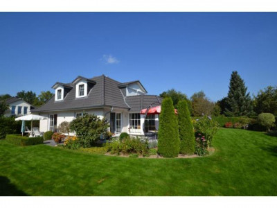 ***BENDESTORF***NEUWERTIGE LANDHAUSVILLA IN BESTER WOHNLAGE ZU VERKAUFEN***