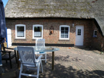 saniertes Reetdachhaus / EFH auf sonnigem Eckgrundstück in Geversdorf, nur 200m bis zum Yachthafen