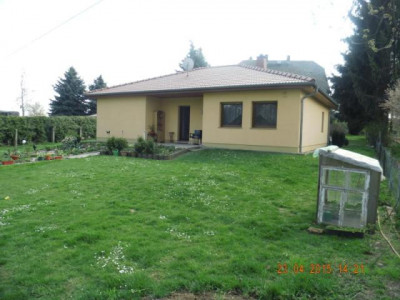 Freistehender Wohnbungalow, massiv gebaut und mit schönem Grundstück!