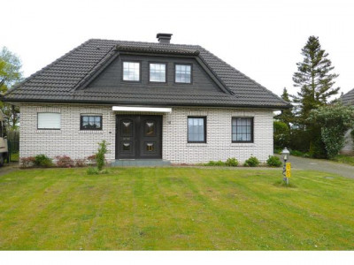 Winkelwalmdachbungalow mit Wintergarten