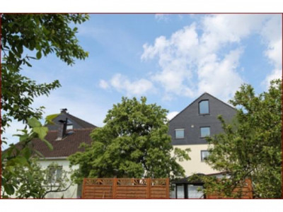 Nicht Null-Acht-Fünfzehn: Moderne 3-Zi-Maisonette mit Loggia, EBK und Stellplatz im 6 Fam.haus.