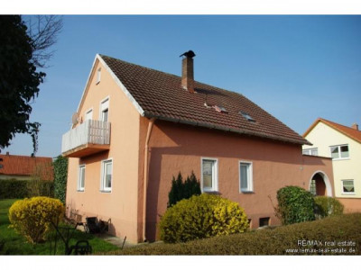 Renovierungsbedürftiges Einfamilienhaus in ruhiger Lage