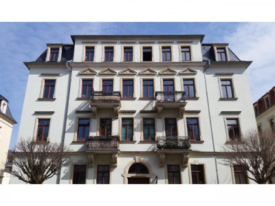 ...mit Parkett: 2-Zi.-Whg. in schönen Altbau