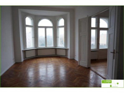 Familientaugliche Wohnung mit tollem Schnitt und viel Altbaucharakter!