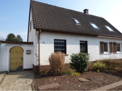 Verkaufsstart in Opladen: Modernisierungsbedürftige Doppelhaushälfte auf über 800 m² Grundstück