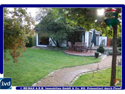 FAST WIE EIN EIGENES HAUS - GROßE, EBENERDIGE WOHNUNG IN 2-FAMILIENHAUS