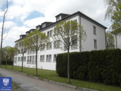 Großzügige möblierte Dachgeschoss-Wohnung mit EBK in ruhiger Lage mit EBK in DD-Striesen!