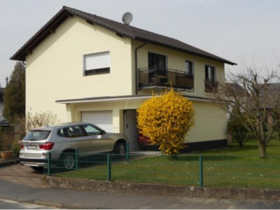 KÖNIGSWINTER,Top 3 Zi.-Erdgeschosswohnung mit ca. 90m² Wfl., mit schönem Garten und Terrasse