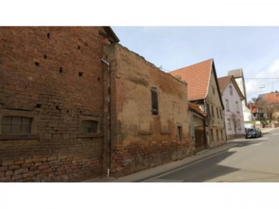 Wohnhaus mit Scheune, Stall und Hof