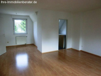 Renovierte, sehr gemütliche 2 Zimmer-SINGLE-Wohnung mit großer Dachterrasse und Stellplatz zentral in der Südstadt, Nähe HDZ