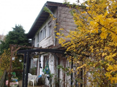 Wohnhaus mit angr. ehem. Schulgebäude in ruhiger Randlage der Eifelgemeinde Ueß (Nähe Kelberg)