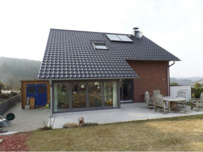 Neuwertiges Einfamilienhaus mit bester Ausstattung in schöner Blicklage