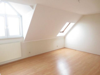 77qm Dachgeschosswohnung mit Loggia und Tageslichtbad mit Wanne