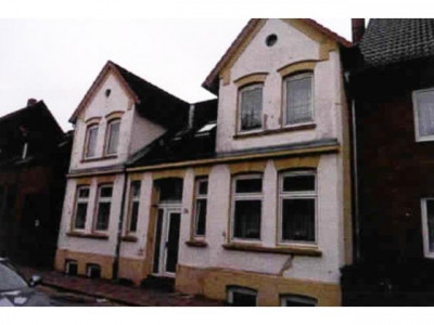 Wohnhaus mit 5 Wohneinheiten und Schuppen, renovierungsbedürftig