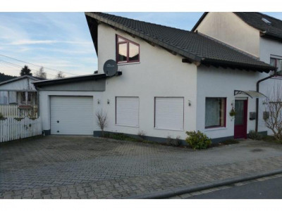 Top Wohnung mit Einbauküche