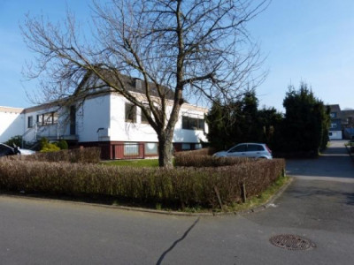 Praxis-/Gewerberäume oder Büro mit Parkplätzen direkt in Kirchberg