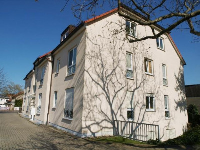 NEU RENOVIERTE 4-RAUM WOHNUNG MIT GROSSER TERRASSE