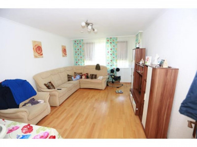 Courtagefrei ! Niveuvoll leben in Hochpaterre Wohnung mit Wohnküche und Eßdiele - schöner Südbalkon