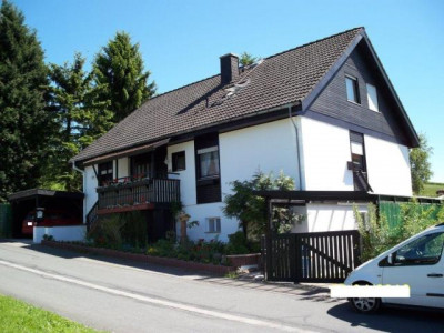 Gepflegtes 2 Familienhaus mit zusätzlicher Einliegerwohnung