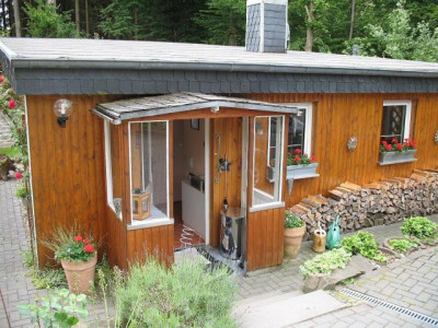 Kleines Häuschen mitten in der Natur