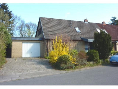 Charmante Doppelhaushälfte mit schönem Spielgarten