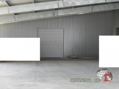 Neuwertige Halle mit Büro und Freifläche, direkt an der Autobahn, Nähe Ansbach, zu vermieten