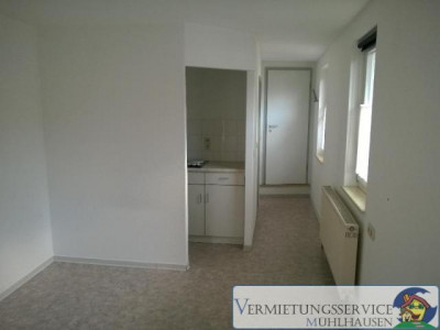 kleine 1 Zi-Whg. mit Einbauküche und kl. Balkon