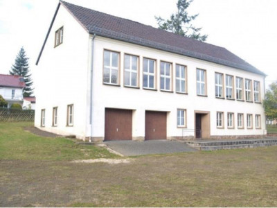 Ehem. Schulgebäude in ruhiger Ortsrandlage mit Platz zur individuelle Gestaltung