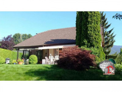 Geräumige helle waadtländer Villa mit Blick auf den Genfer See in La Rippe Schweiz.