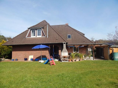 Viel Wohn(t)raum: 1-2 Familienhaus im Bungalowstil in familienfreundlicher Lage