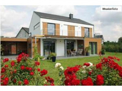 Zwangsversteigerung Einfamilienhaus mit Einliegerwohnung in 37581 Bad Gandersheim, Gehrenrode